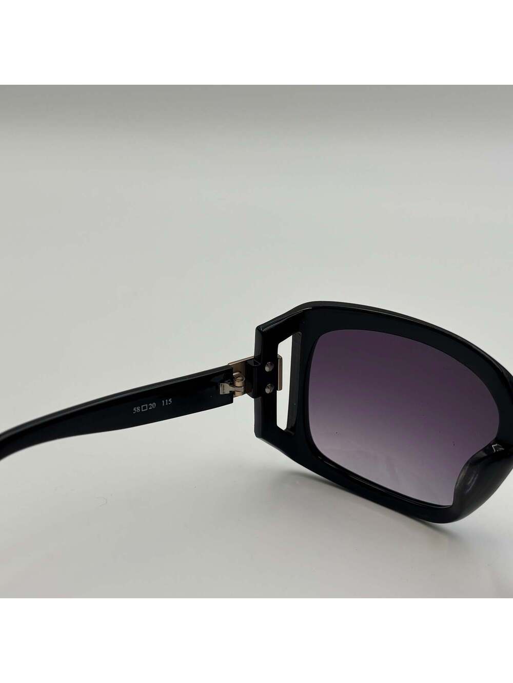 Oscar de la Renta Oversized Black Square Sunglasses SSC5046 - Picture 5 of 7
